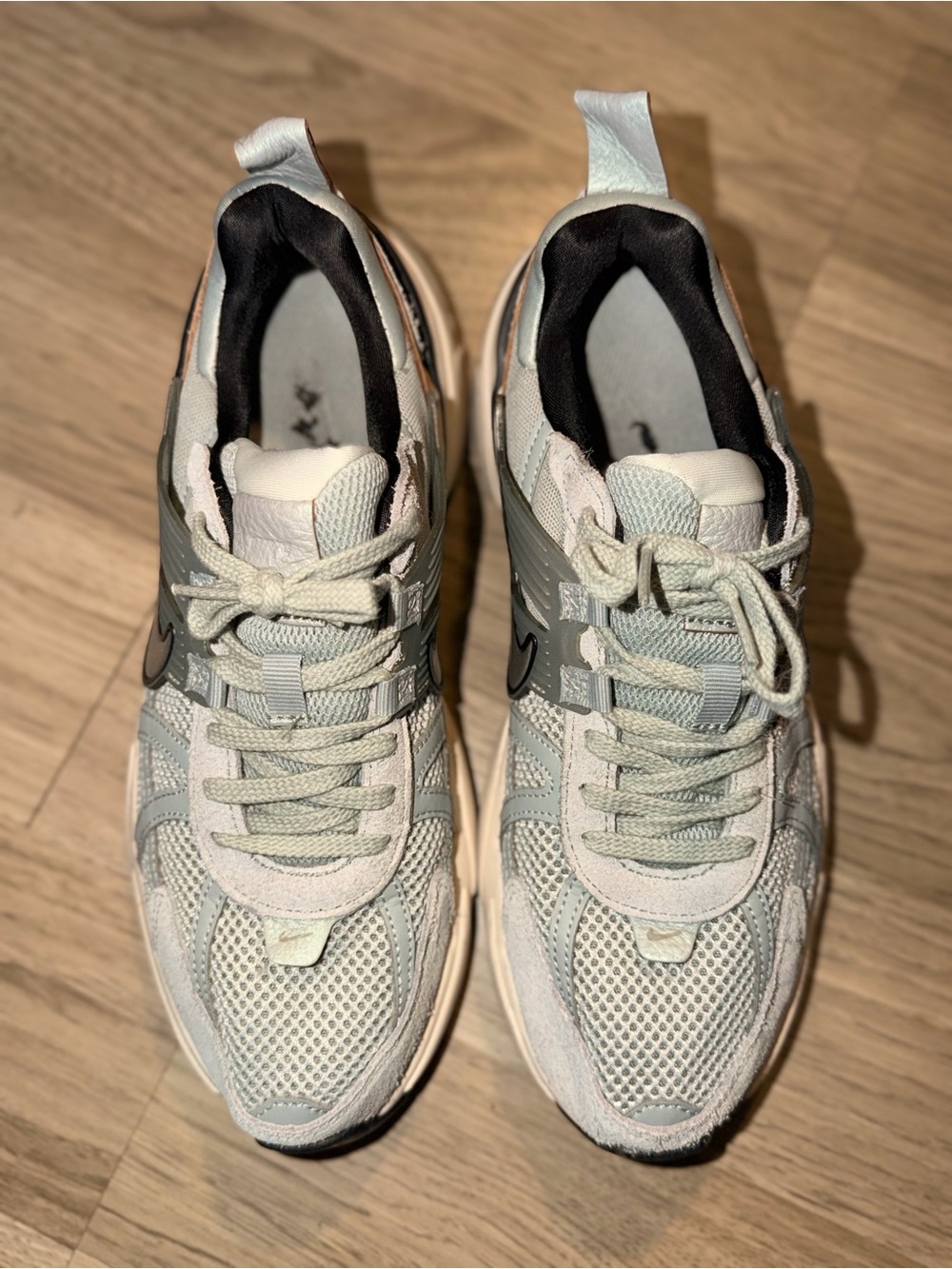Nike V2K Run "Light Pumice" Metallic Chrome Women's Sneakers Size 8.5